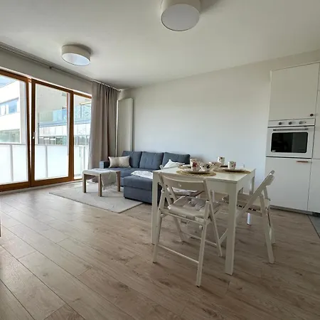 Apartment Superapart Dereniowa 60, Cozy Urban Retreat, Perfect Family Getaway Warschau