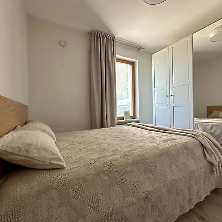 Superapart Dereniowa 60, Cozy Urban Retreat, Perfect Family Getaway Apartment