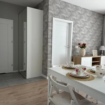 Superapart Dereniowa 60, Cozy Urban Retreat, Perfect Family Getaway ורשה